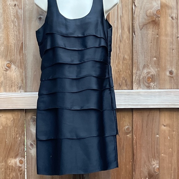 ⭐️ Bogo ⭐️🦋 Michael Kors Sz 6 black tiered sheath dress - Picture 3 of 15